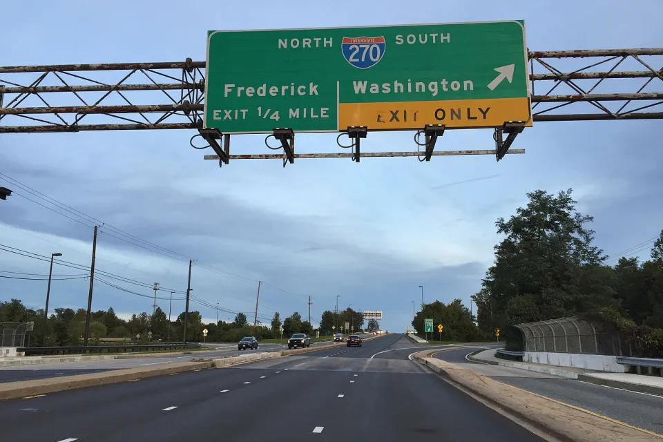 View east along Maryland State Route 927 (Montrose Road) at Interstate 270 (Washington National Pike) in Potomac, Montgomery Cou